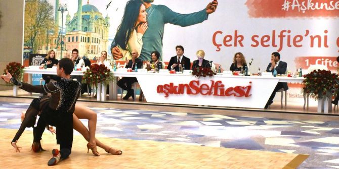 Polis Memurunun Şehitler Tepesi’ndeki Sevgilisiyle Çektiği Selfieye Ödül