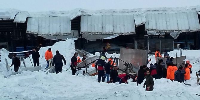 Ağrı’da Semt Pazarının Çatısı Çöktü