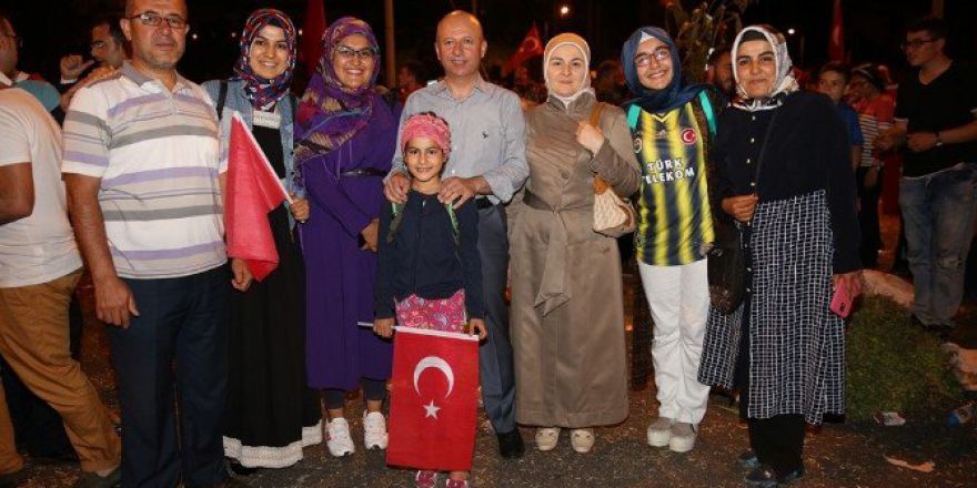 Başkan Çolakbayrakdar, "Söz Konusu Vatan İse, Gerisi Teferruattır"