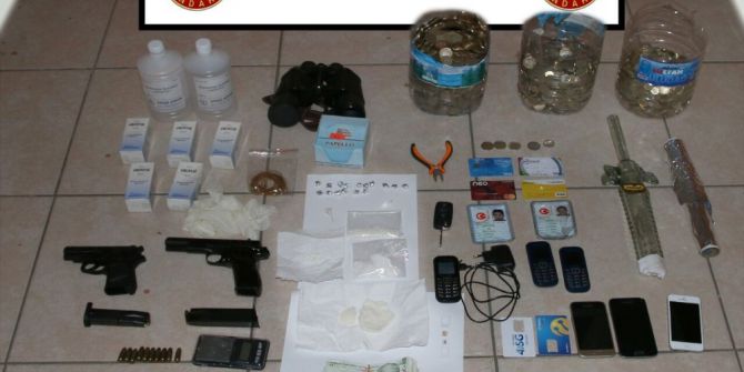 Zehir Tacirlerine Jandarma’dan Ev Baskını