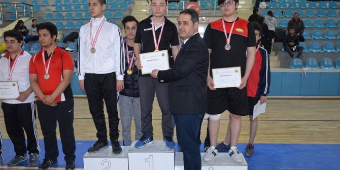 Gençler Kız-erkek Masa Tenisi Grup Müsabakaları Sona Erdi