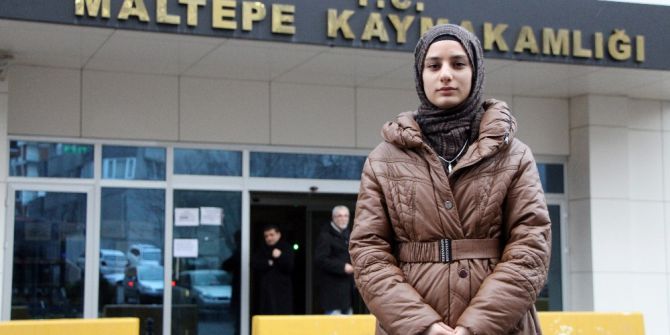 Başörtülü Genç Kıza Minibüste Çirkin Saldırı