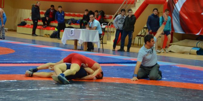 Yıldız Erkekler Serbest Stil Güreş İl Birinciliği Bafra’da Yapıldı
