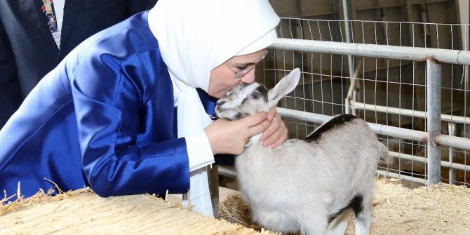 Emine Erdoğan Bahreyn’de Sosyal Yaşam Ve Meslek Edindirme Merkezini Ziyaret Etti