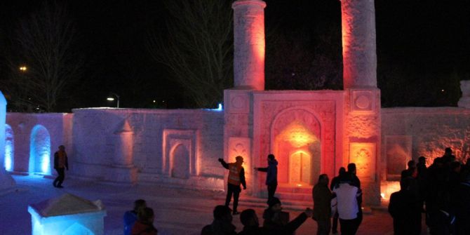 Tonlarca Kar Kullanılan ‘Kardan Sokak’ Açıldı