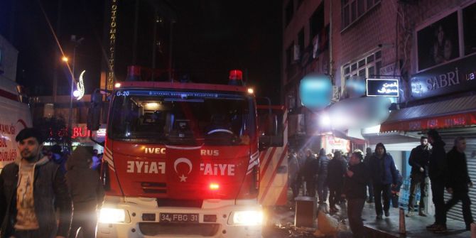 Kağıthane’de Molotoflu Ve Ses Bombalı Saldırı