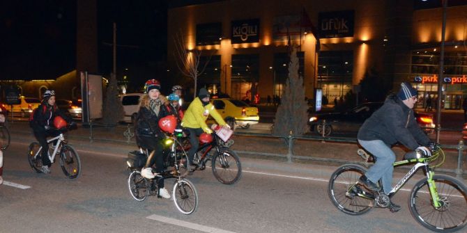 ’Bisiklet Aşktır’ Diyerek Pedalladılar