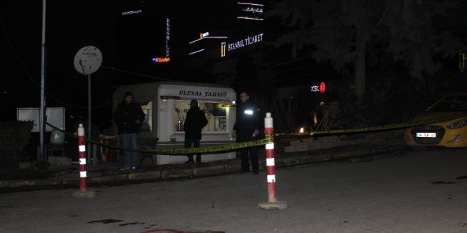 Maltepe’de Taksi Durağına Silahlı Saldırı : 1 Yaralı