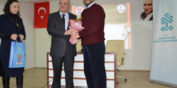 Şair Akkanat’tan ’Darbeye Direnen Şiirler’ Antolojisi