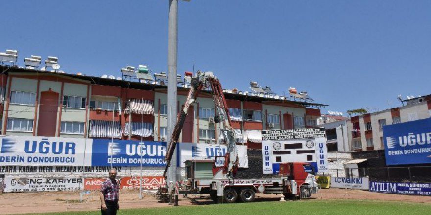 Başkan Alıcık, Stattaki Baz İstasyonunu Kaldırttı