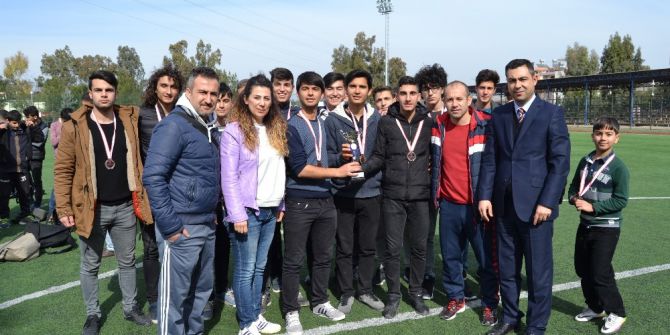 Futbolda Sarıçam Spor Lisesi Şampiyon