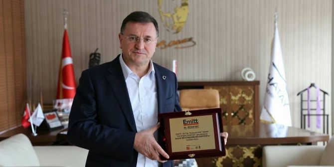 Hatay Büyükşehir Belediye Başkanı Savaş’a Ödül