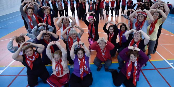 Muratpaşalı Kadınlardan ‘Sevgi Ve Barış’ Sporu