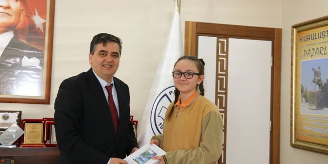 Başarılı Sporcuya Başkan Yalçın Tablet Hediye Etti