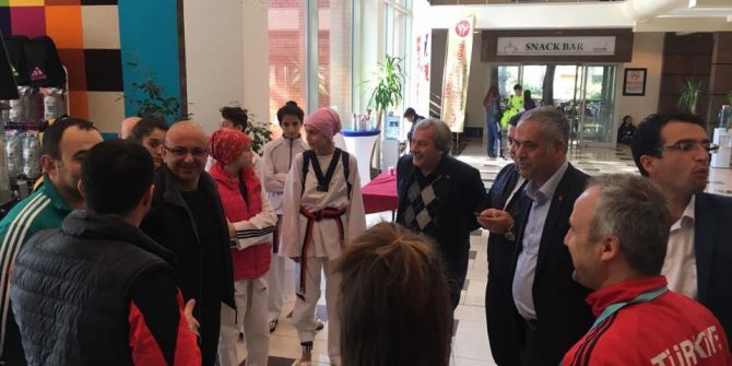 Başkan Şahin Taekwondo Sporcularını Şampiyonada Ziyaret Etti
