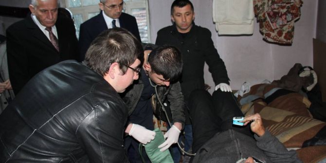 Ölüme Terk Edilen 76 Yaşındaki Yaşlı Adamın Yardımına Kaymakam Yetişti