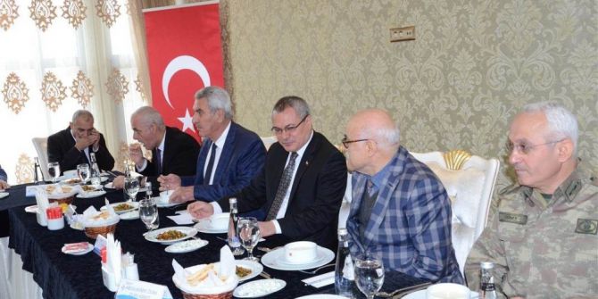 Vali Deniz, Aşiret Lideriyle Bir Araya Geldi