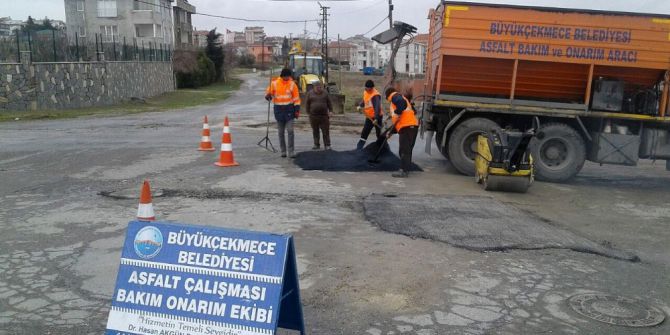 Büyükçekmece Belediyesi Fen İşleri Müdürlüğü Ekipleri Dur Durak Bilmiyor