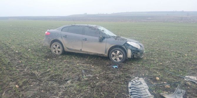 Otomobil Tarlaya Uçtu: 2 Yaralı