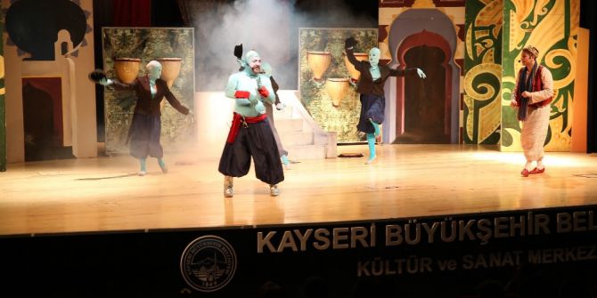 Çocuklar Tiyatroyu Büyükşehir İle Sevdiler
