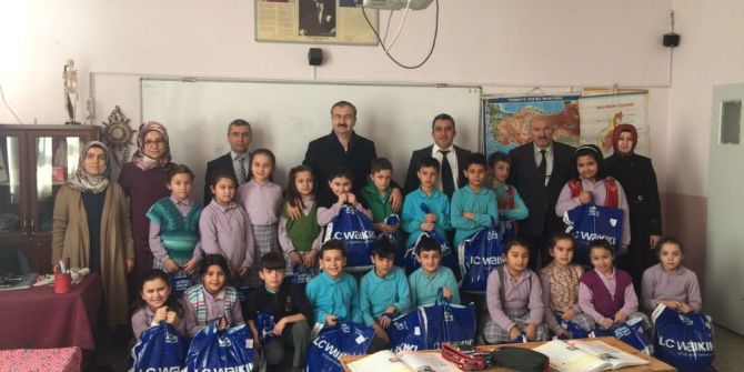 Hisarcık’ta Öğrencilere Giyim Yardımı