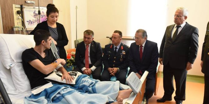 Fırat Kalkanı Harekâtı Gazisine Protokolden Ziyaret