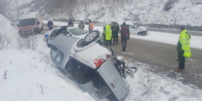 Kazaya Müdahale Eden Polis Aracına Çarptı: 1 Polis Yaralı