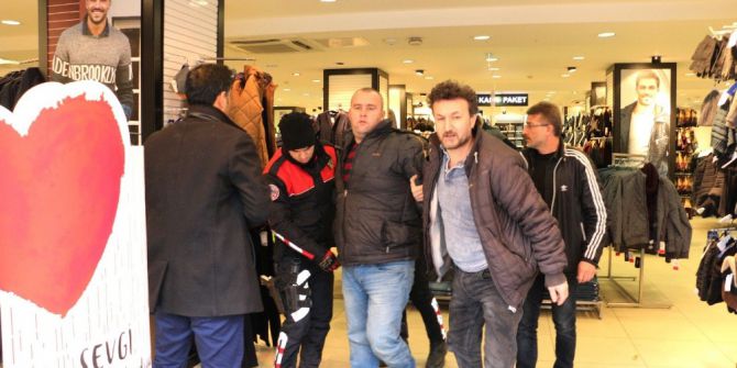 Çalışanlara Kızıp Av Tüfeği İle Mağazayı Bastı