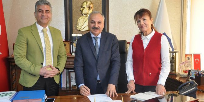 Başkan Dinçer, Özgecanlar Derneği’ne Üye Olarak İlk Desteği Verdi