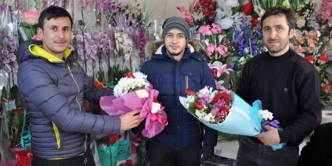 Çiçekçilerde 14 Şubat Yoğunluğu Yaşandı