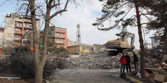 Oltu Eski Hükümet Binası Tarihe Karıştı