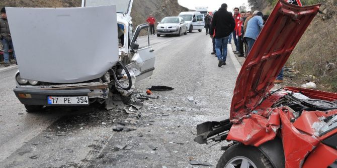 Küçükkuyu’da Trafik Kazası: 5 Yaralı