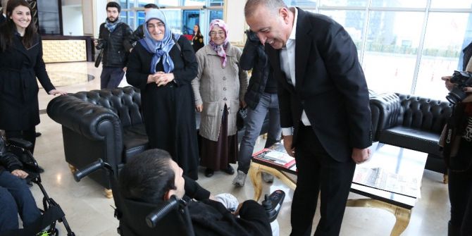 Vicdansız Hırsızlar Engelli Gencin Sandalyesini Çaldı