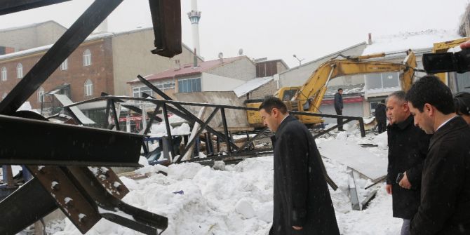 Vali Işın, Çatısı Çöken Pazarda İncelemelerde Bulundu