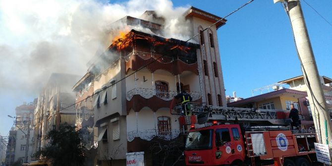 Komşularının Uyarısıyla Ölümden Döndüler