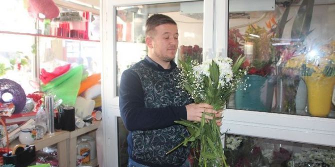 Çiçekçilerde 14 Şubat Sevgililer Günü Yoğunluğu Yaşandı