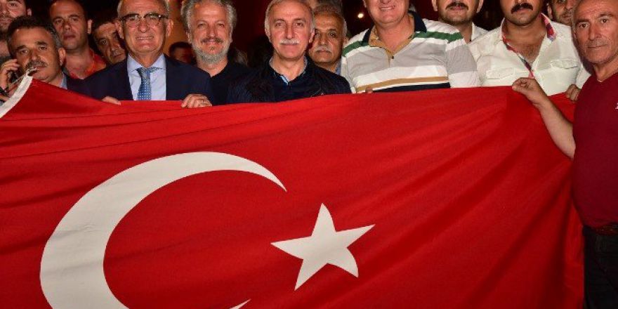 Samsun, İlçeleriyle Beraber Demokrasi Nöbetinde