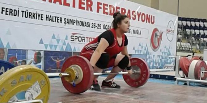Üniversite Öğrencisi Halterde 3 Türkiye Rekoru Kırdı