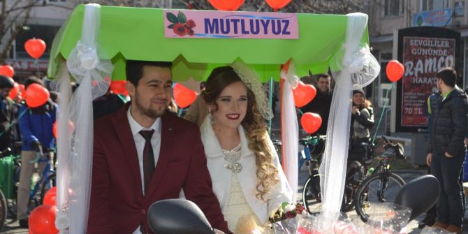 14 Şubat’ta Bisikletle Gelin Alayı Yaparak Hayatlarını Birleştirdiler