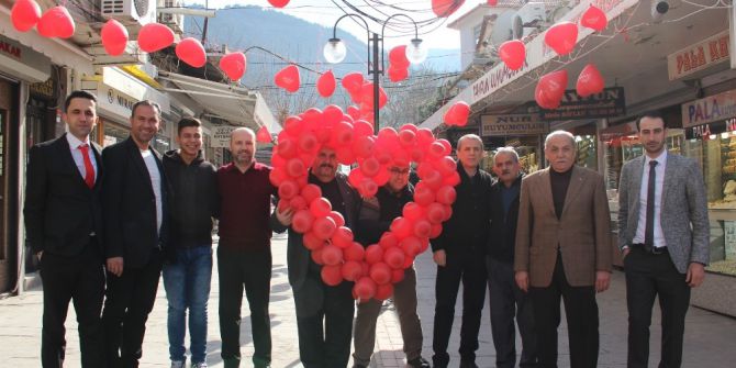 Şemsiyeli Sokağa Rakip Sevgi Sokağı