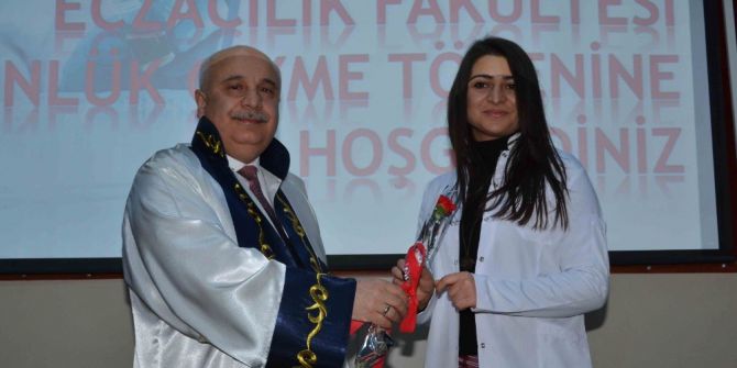 Eczacılık Fakültesi Öğrencileri Önlük Giydi