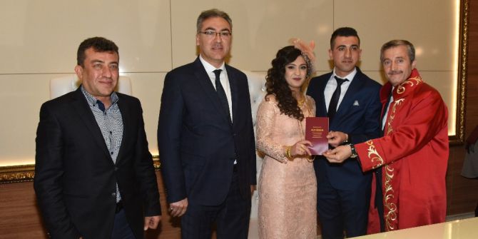 Sevgililer Günü’nde Sıra Bekleyen 83 Çiftin Nikahı Kıyıldı