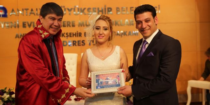 Başkan Türel, Yeni Hizmet Binası’ndaki İlk Nikahını 14 Şubat’ta Kıydı