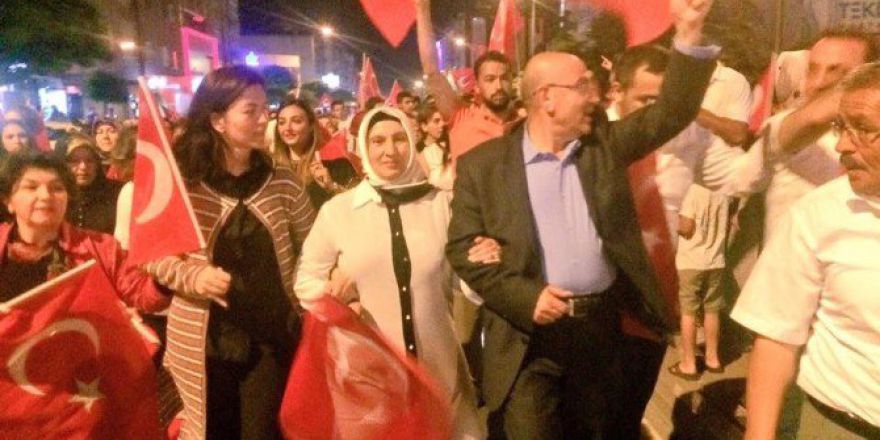 Ak Parti İl Başkanı Hüseyin Cahit Özden Demokrasi Nöbetlerine İlçelerde Devam Ediyor