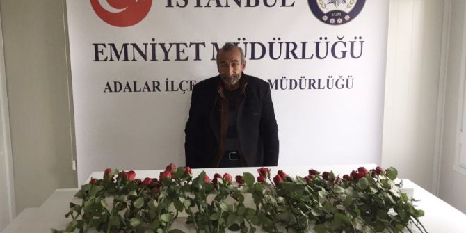 Sevgililer Günü’nde Gül Çaldı, Polise Yakalandı