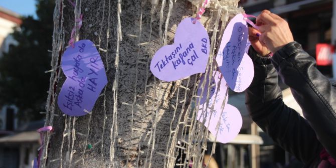 Sevgililer Günü’nde “Tek Taşını Al, Kafana Çal” Eylemi