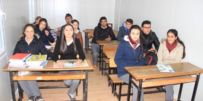 Deprem Bölgesinde 2. Yarıyılın İlk Zili Prefabrik Dersliklerde Çaldı