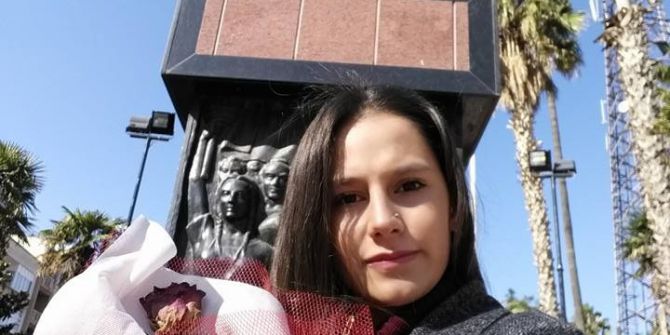 Genç Üniversiteli En Sevdiği Çiçeği Atatürk’e Götürdü