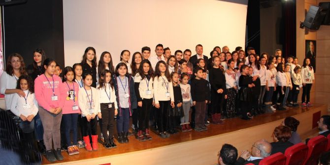 Silifke’de Çocuklardan Şiir Dinletisi