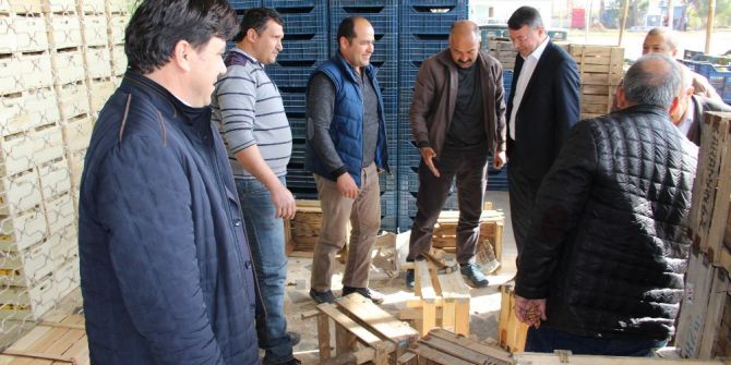 Başkan Turgut, Meyve Ve Sebze Hali Esnafını Ziyaret Etti